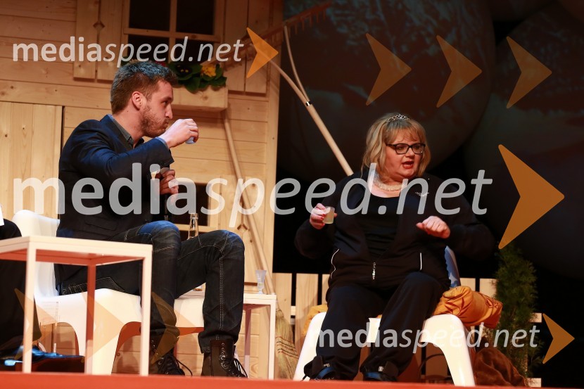  Denis Avdić, voditelj;  Desa Muck, voditeljica, pisateljicaVikendovi Gongi popularnosti, podelitev 2014