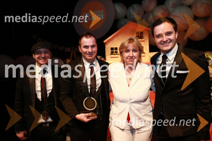  Peter Oset, glasbenik, skupina Modrijani;  Franjo  Oset, glasbenik, skupina Modrijani;  Vesna Božič;  Blaž Švab, pevec, skupina ModrijaniVikendovi Gongi popularnosti, podelitev 2014