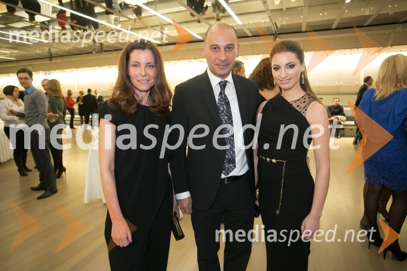  Katja Dolenc Batagelj, izvršna dirketorica trženja, Postojnska jama;  Marjan  Batagelj, direktor Postojnske jame;  Lana BatageljManagerski koncert 2014