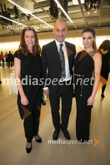  Katja Dolenc Batagelj, izvršna dirketorica trženja, Postojnska jama;  Marjan  Batagelj, direktor Postojnske jame;  Lana BatageljManagerski koncert 2014