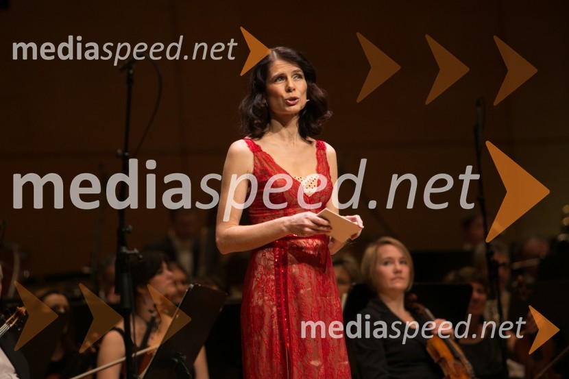  Eva Longyka Marušič, voditeljicaManagerski koncert 2014