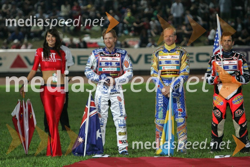Štartna deklica, Jason Crump, Avstralija; Tony Rickardsson, Švedska in Greg Hancock, ZDASPEEDWAY, Speedway Grand Prix - VN Italije 2005 dirka