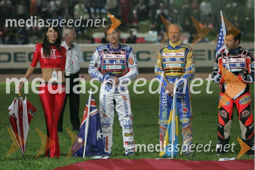 Štartna deklica, Jason Crump, Avstralija; Tony Rickardsson, Švedska in Greg Hancock, ZDASPEEDWAY, Speedway Grand Prix - VN Italije 2005 dirka