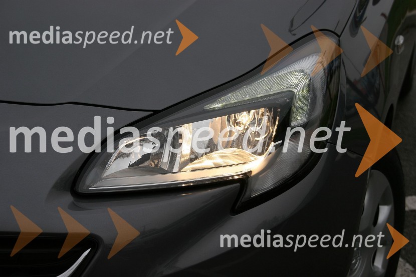 Nova Opel Corsa, sprednji žaromet spominja na orlovo okoNova Opel Corsa, slovenska predstavitev