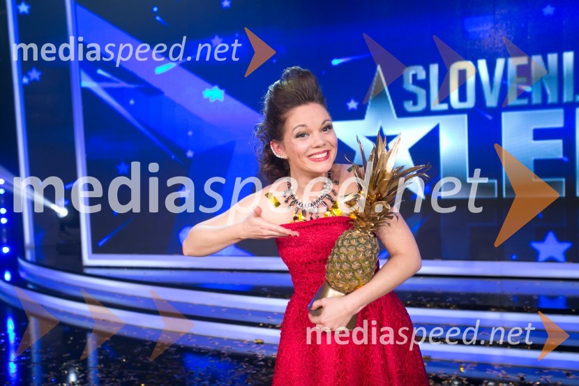  Jana Šušteršič, zmagovalka šova Slovenija ima talentJana Šušteršič je zmagovalka showa Slovenija ima talent 2014