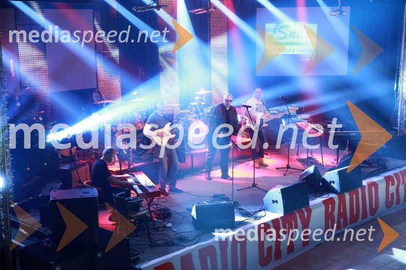 Skupina Crossroads16. tradicionalna božična čaga: Soul Fingers in Crossroads