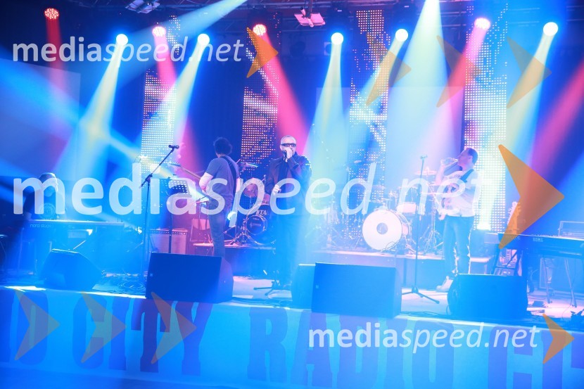 Skupina Crossroads16. tradicionalna božična čaga: Soul Fingers in Crossroads