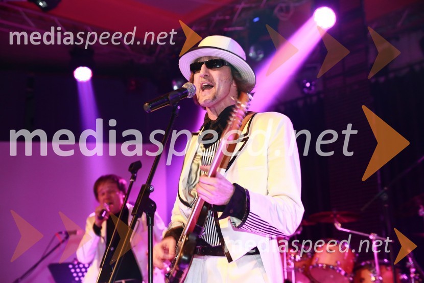 Pevec skupine Soul Fingers16. tradicionalna božična čaga: Soul Fingers in Crossroads