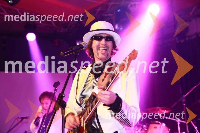 Pevec skupine Soul Fingers16. tradicionalna božična čaga: Soul Fingers in Crossroads