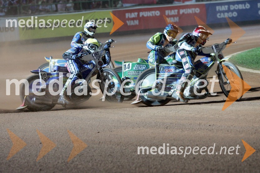 Spredaj: Matej Žagar, Slovenija (levo) in Bjarne Pedersen, Danska
V ozadju: Andreas Jonsson, Švedska (levo) in Antonio Londbaeck, ŠvedskaSPEEDWAY, Speedway Grand Prix - VN Italije 2005 dirka