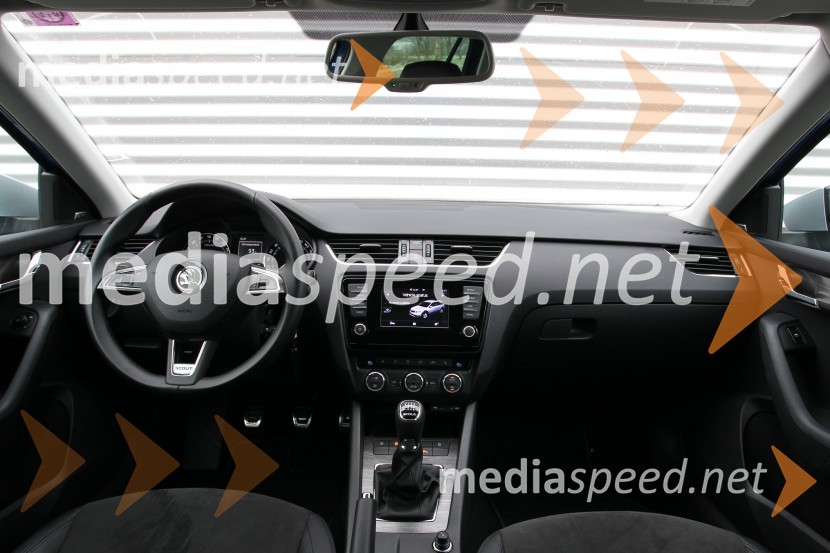 Škoda Octavia Combi Scout 2.0 TDI 4x4, notranjostŠkoda Octavia Combi Scout 2.0 TDI 4x4, mediaspeed test