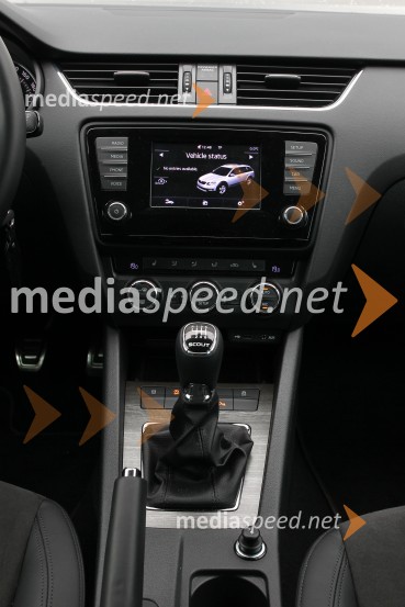 Škoda Octavia Combi Scout 2.0 TDI 4x4, notranjostŠkoda Octavia Combi Scout 2.0 TDI 4x4, mediaspeed test