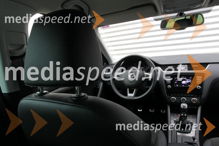 Škoda Octavia Combi Scout 2.0 TDI 4x4, notranjostŠkoda Octavia Combi Scout 2.0 TDI 4x4, mediaspeed test