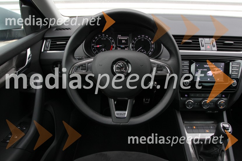 Škoda Octavia Combi Scout 2.0 TDI 4x4, notranjostŠkoda Octavia Combi Scout 2.0 TDI 4x4, mediaspeed test
