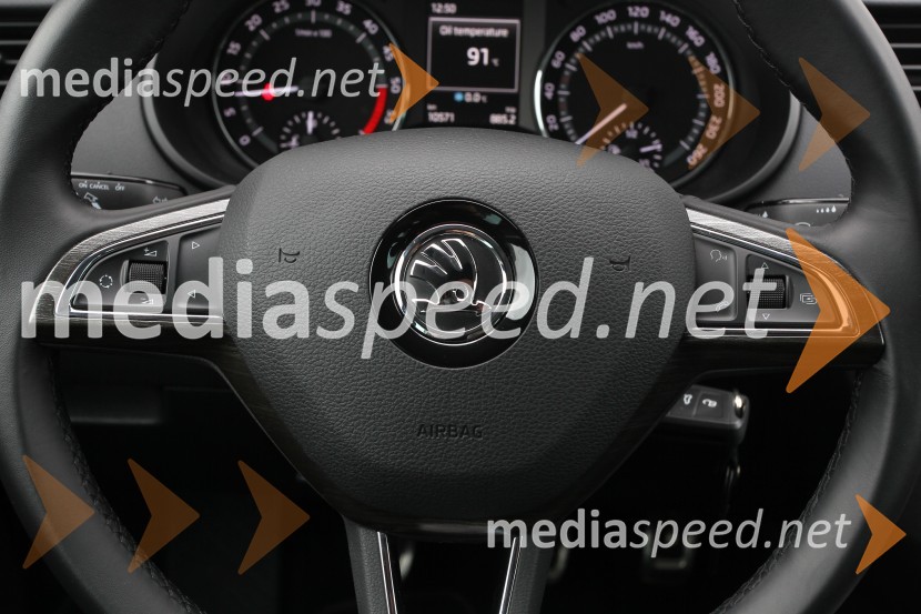 Škoda Octavia Combi Scout 2.0 TDI 4x4, notranjostŠkoda Octavia Combi Scout 2.0 TDI 4x4, mediaspeed test
