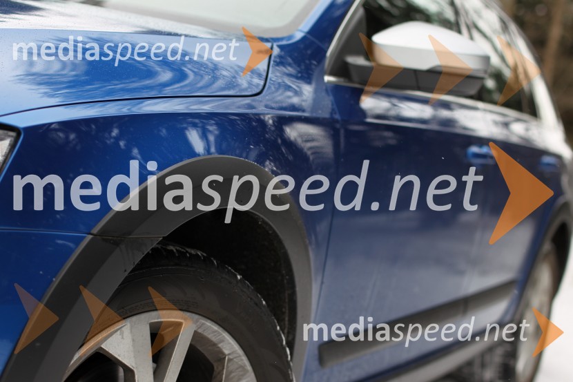 Škoda Octavia Combi Scout 2.0 TDI 4x4, obrobe poudarjajo robustnostŠkoda Octavia Combi Scout 2.0 TDI 4x4, mediaspeed test