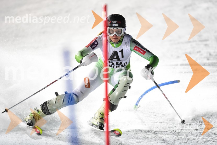  Ana Bucik Jogan, smučarkaTina Maze druga na nočnem slalomu v Flachauu