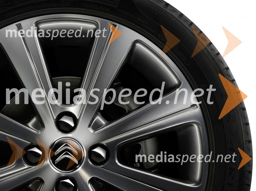 Novi Citroen C4Novi Citroen C4 se bo premierno  predstavljal na 93. Bruseljskem avtomobilskem salonu