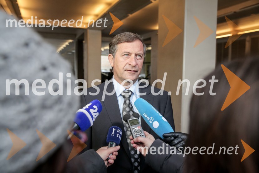  Karl Erjavec, minister za zunanje zadeve RS, predsednik stranke DesusMinistri pred sejo Vlade RS