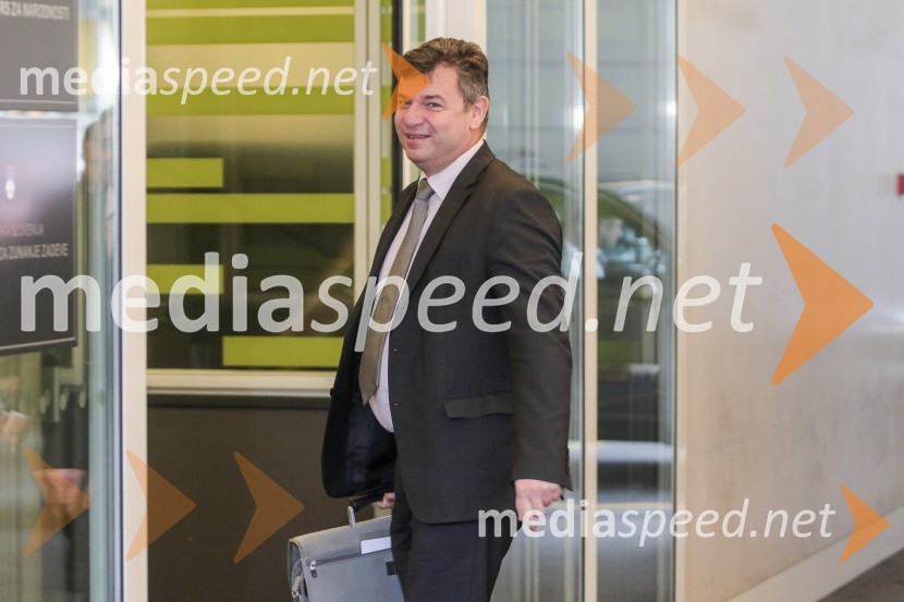 dr.  Peter Gašperšič, minister za infrastrukturoMinistri pred sejo Vlade RS