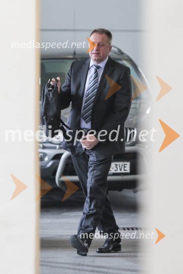  Zdravko Počivalšek, minister za gospodarski razvoj in tehnologijoMinistri pred sejo Vlade RS