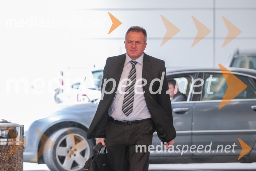  Zdravko Počivalšek, minister za gospodarski razvoj in tehnologijoMinistri pred sejo Vlade RS