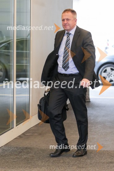  Zdravko Počivalšek, minister za gospodarski razvoj in tehnologijoMinistri pred sejo Vlade RS