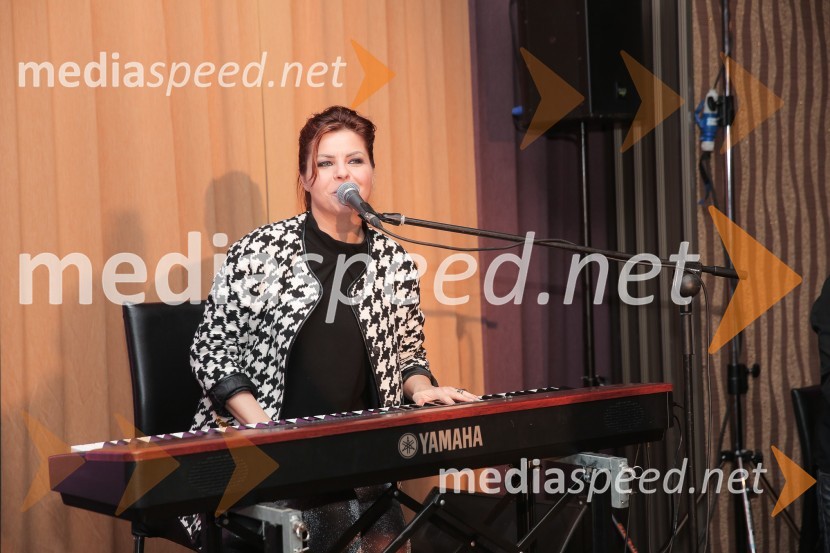  Neža Buh-Neisha, glasbenicaTradicionalno srečanje poslovnih partnerjev hotelov Slon, Lovec in Kompas