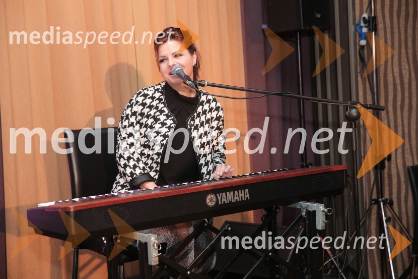  Neža Buh-Neisha, glasbenicaTradicionalno srečanje poslovnih partnerjev hotelov Slon, Lovec in Kompas