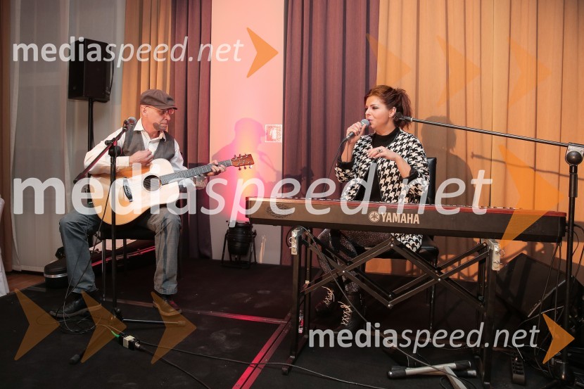  Mitja Novak, glasbenik;  Neža Buh-Neisha, glasbenicaTradicionalno srečanje poslovnih partnerjev hotelov Slon, Lovec in Kompas