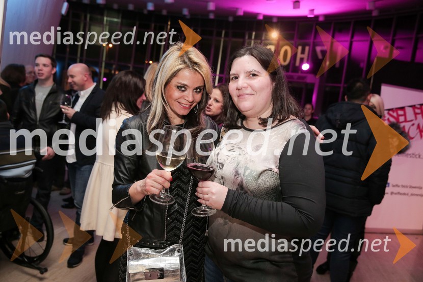  Nina Vipotnik, vodja marketinga, Emporium ;  Teja Pelko, novinarkaKo ko komedija, premiera in VIP zabava