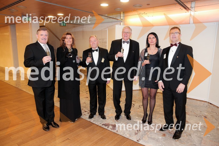  Iztok Lajovic;  Mojca  Hera Camplin, Porsche Finance Group;  Anton Camplin;  Vojko Lah, Lions klub Maribor Piramida;  Zoran Vodopija, nekdanji guverner Zveze Lions klubov distrikt 129 Slovenija;  Barbara Gašperšič Vodopija18. Veliki dobrodelni Lions ples