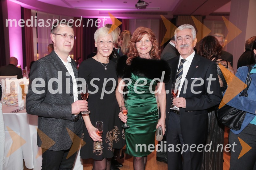  Borut Breznik; dr. Barbara Peče Breznik;  Darja Kuhar Kotnik, soustanoviteljica in podpredsednica Društva za zdravje naroda;  Rajko Kotnik, državni pravobranilec, predsednik Lions kluba Ljubljana RožnikTradicionalno srečanje poslovnih partnerjev hotelov Slon, Lovec in Kompas