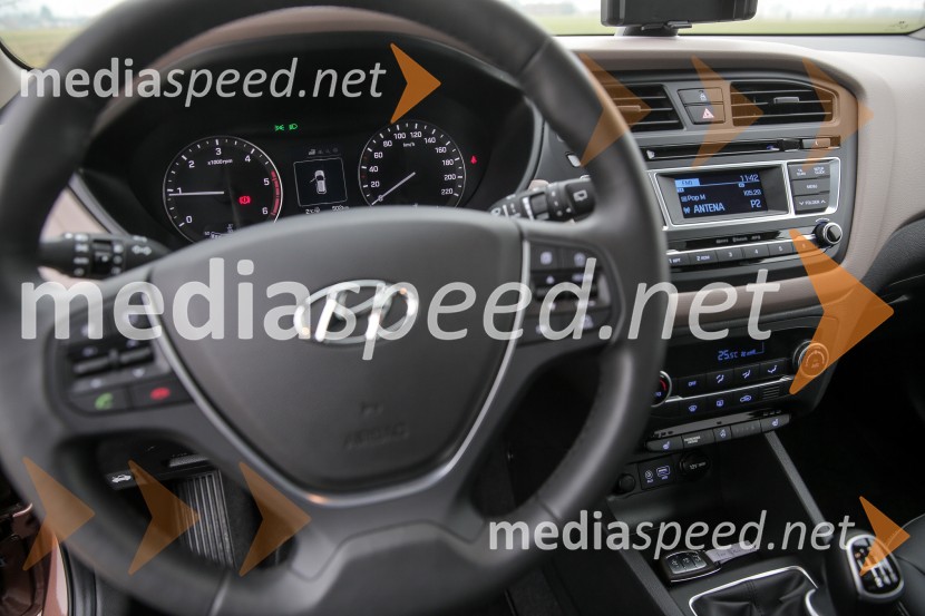 Hyundai i20, notranjostHyundai i20, slovenska predstavitev