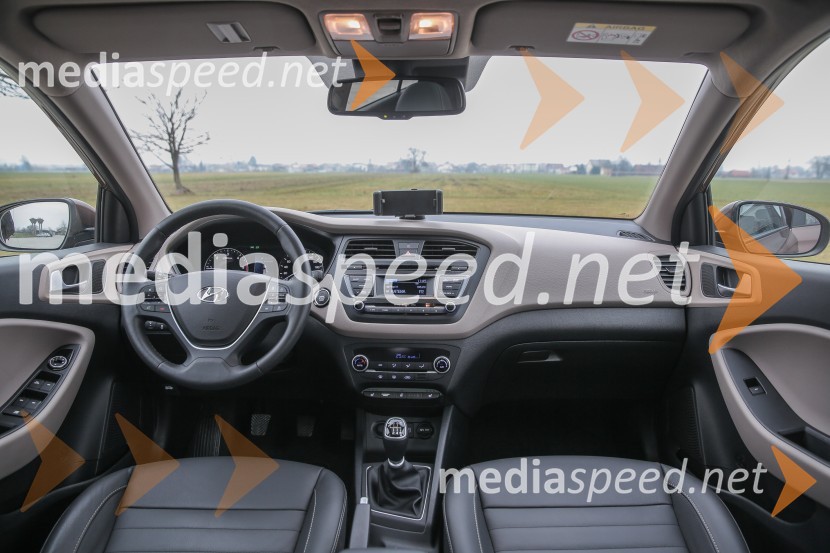 Hyundai i20, notranjostHyundai i20, slovenska predstavitev