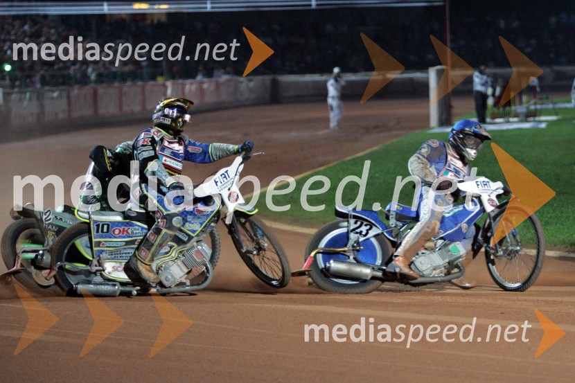 Scott Nicholls, Velika Britanija (v ozadju) in Bjarne Pedersen, Danska (levo) in Roman Povazhny, RusijaSPEEDWAY, Speedway Grand Prix - VN Italije 2005 dirka