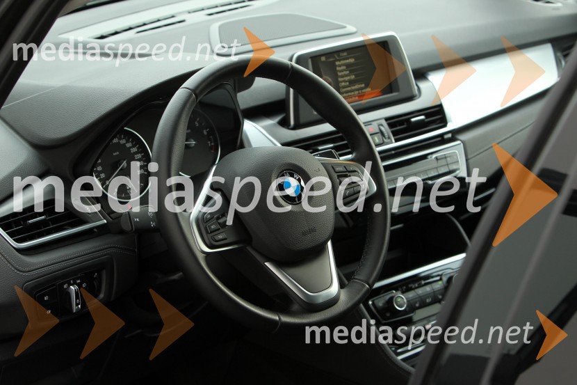 BMW 218i Active Tourer, notranjostBMW 218i Active Tourer, mediaspeed test