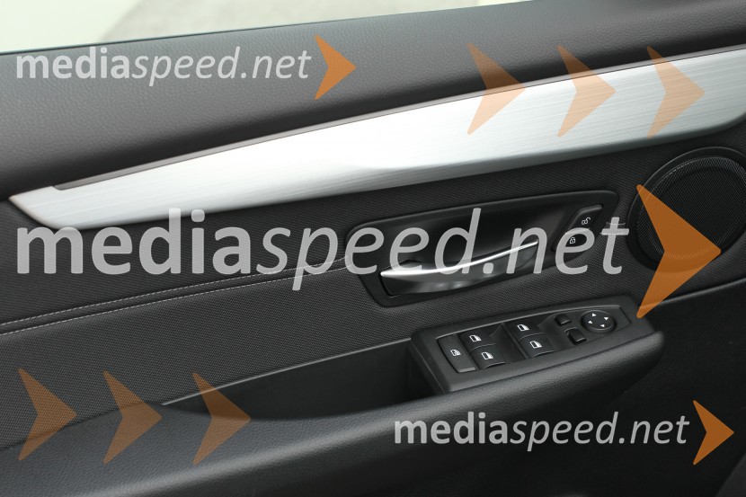 BMW 218i Active Tourer, notranjostBMW 218i Active Tourer, mediaspeed test