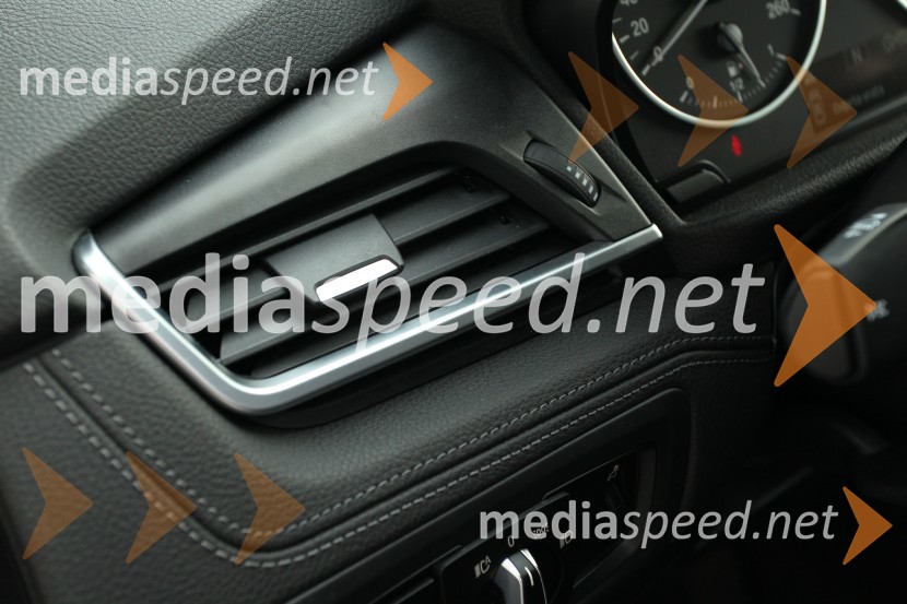 BMW 218i Active Tourer, notranjostBMW 218i Active Tourer, mediaspeed test