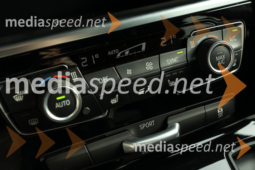 BMW 218i Active Tourer, notranjostBMW 218i Active Tourer, mediaspeed test