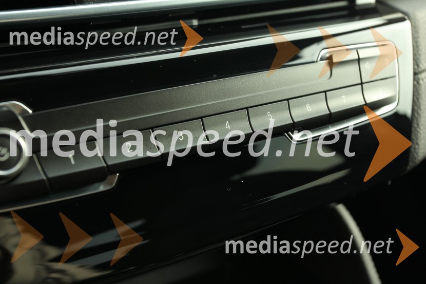 BMW 218i Active Tourer, notranjostBMW 218i Active Tourer, mediaspeed test