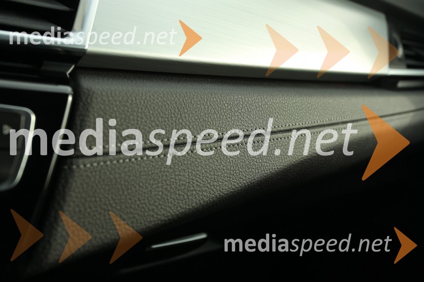 BMW 218i Active Tourer, notranjostBMW 218i Active Tourer, mediaspeed test