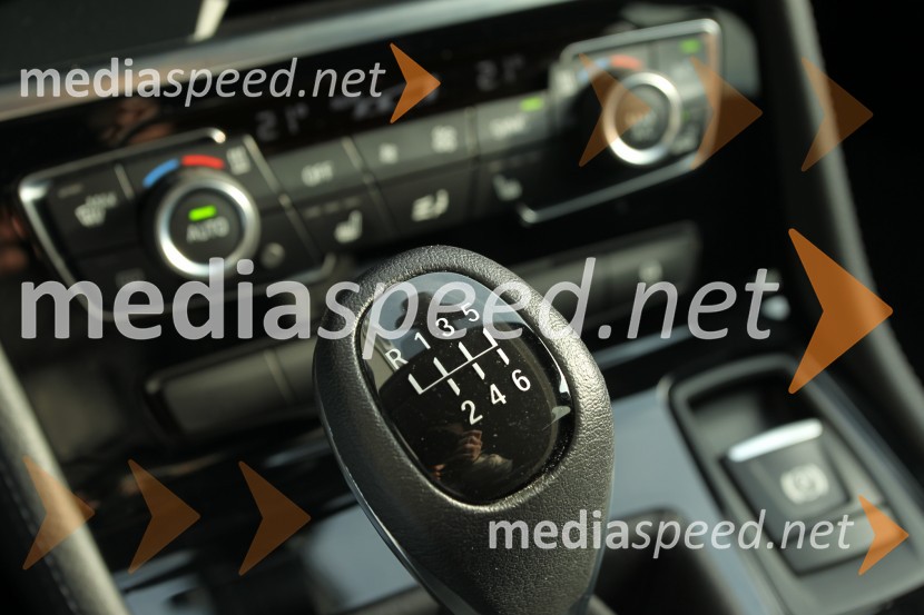 BMW 218i Active Tourer, ročni 6-stopenjski menjalnikBMW 218i Active Tourer, mediaspeed test