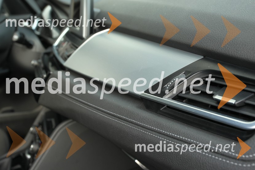 BMW 218i Active Tourer, notranjostBMW 218i Active Tourer, mediaspeed test