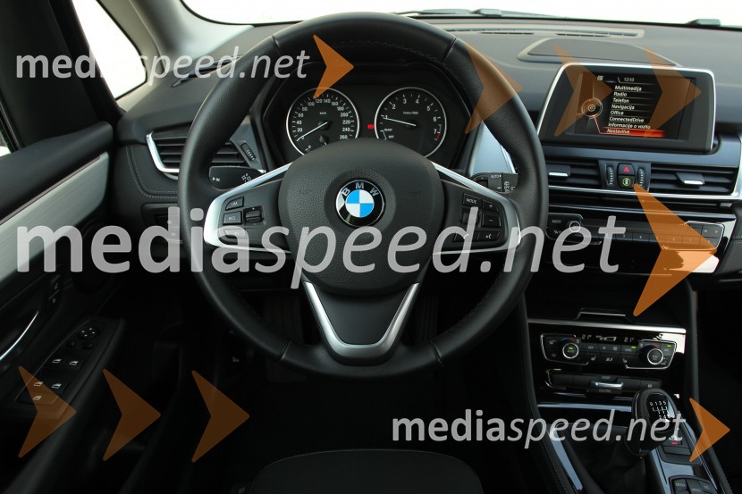 BMW 218i Active Tourer, notranjostBMW 218i Active Tourer, mediaspeed test