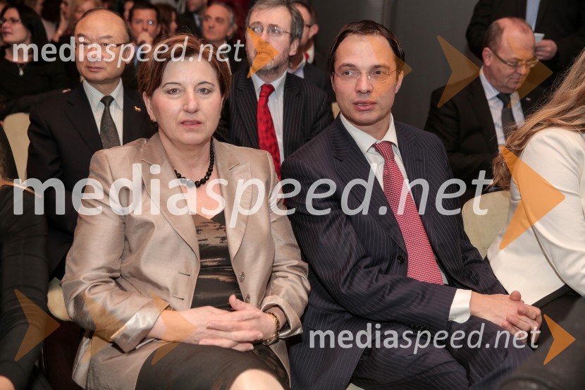  Ljudmila Novak, predsednica NSi; mag. Marko Pogačnik, poslanec, SDSMlada managerka 2014 je Tanja Skaza