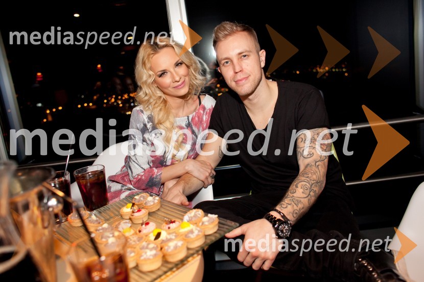  Jasna Napotnik;  Mike Vale, DJLUFT, otvoritev