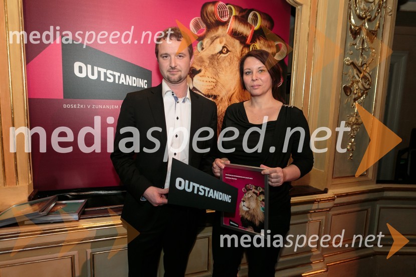  Niko Kušar, vodja Službe za tržno komuniciranje Telekom Slovenije;  Ana Putrih, PristopOutstanding 2014, podelitev nagrad