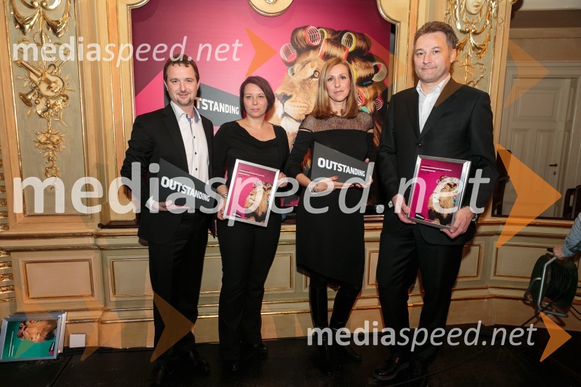  Niko Kušar, vodja Službe za tržno komuniciranje Telekom Slovenije;  Ana Putrih, direktorica tržnega komuniciranja, Pristop;  ... ;  Tomaž Erjavec, Marketing & Communication Manager ALPE-PANON  d.o.o. McDonald's DLOutstanding 2014, podelitev nagrad