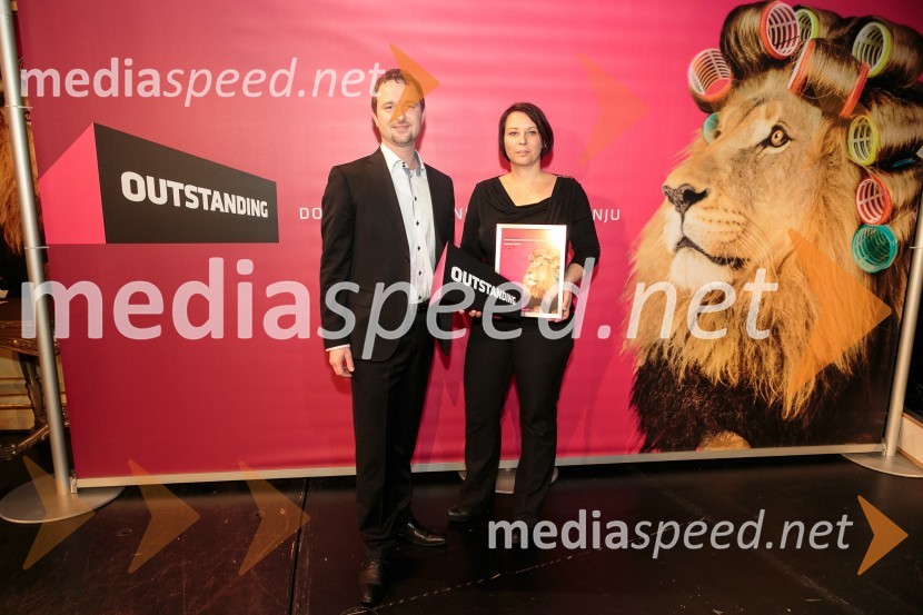  Niko Kušar, vodja Službe za tržno komuniciranje Telekom Slovenije;  Ana Putrih, PristopOutstanding 2014, podelitev nagrad